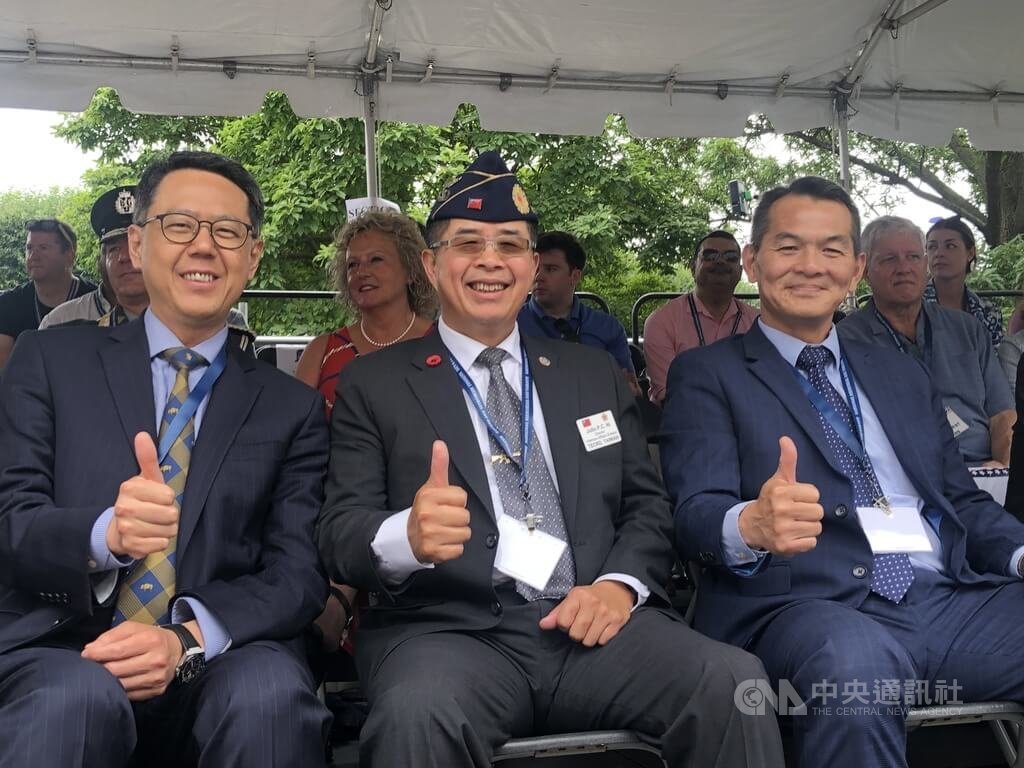 華府陣亡將士紀念日遊行駐美官員巨幅國旗齊參與| 政治| 中央社CNA