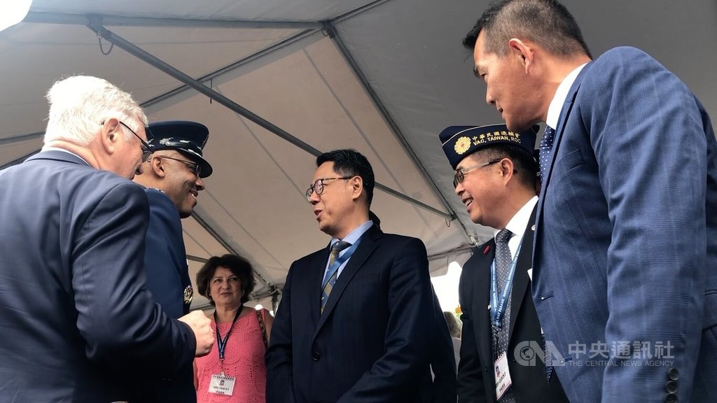 華府陣亡將士紀念日遊行駐美官員巨幅國旗齊參與| 政治| 中央社CNA