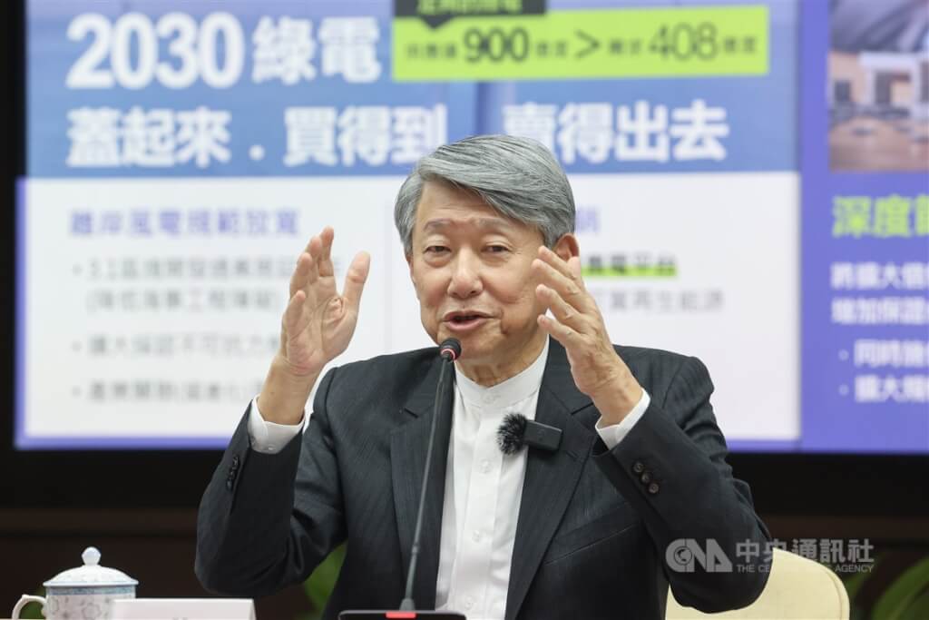 經濟部長郭智輝（圖）30日在媒體見面會強調，「穩定供電是第一目標，能源政策就是穩定供電」，將全面發展再生能源。（圖／中央社）