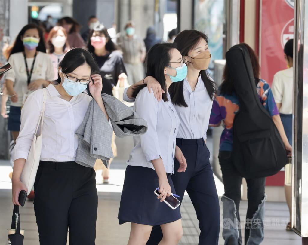 圖為台北市中正區上班族。（圖／中央社）