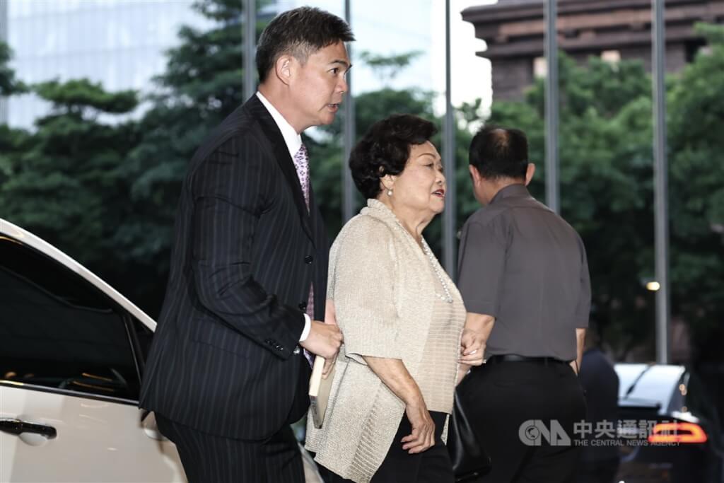 連戰夫婦60週年鑽石婚宴 連方瑀告白下輩子仍做牽手 | 政治 | 中央社 CNA