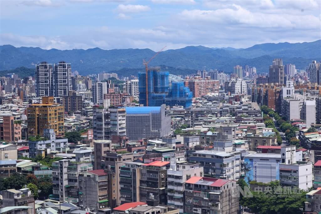 圖為從高處俯瞰台北市萬華區都市景觀。（圖／中央社）