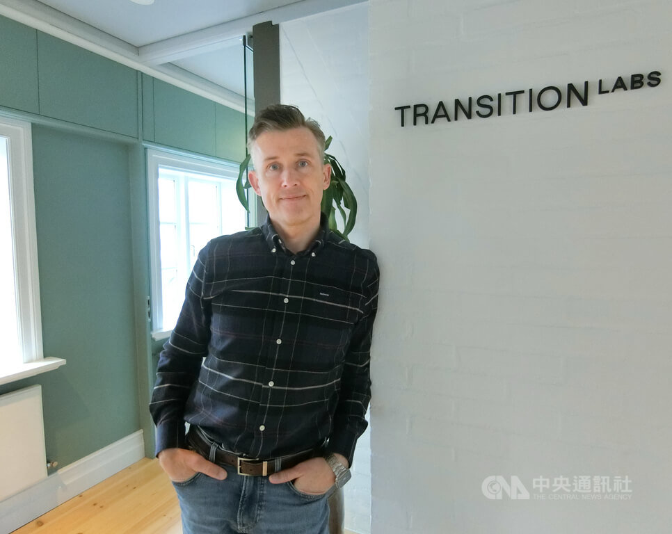 Transition Labs的執行長歐拉夫森（Kjartan Örn Ólafsson）表示，從外太空汲取太陽能有不受天氣、日照影響與能量強度更高的好處。中央社記者辜泳秝雷克雅維克攝 113年11月14日