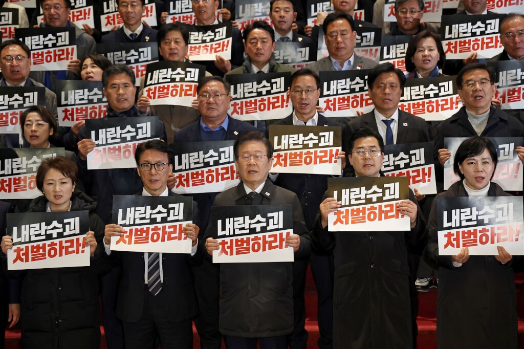 Lee Jae-myung Slams Ruling Party, Calls for Yoon Seok-yeol’s Impeachment