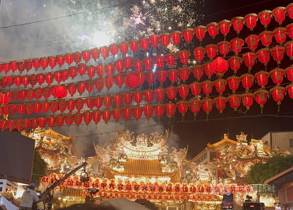 大甲媽祖起駕人潮與神轎現場｜來源：中央社 / 趙麗妍