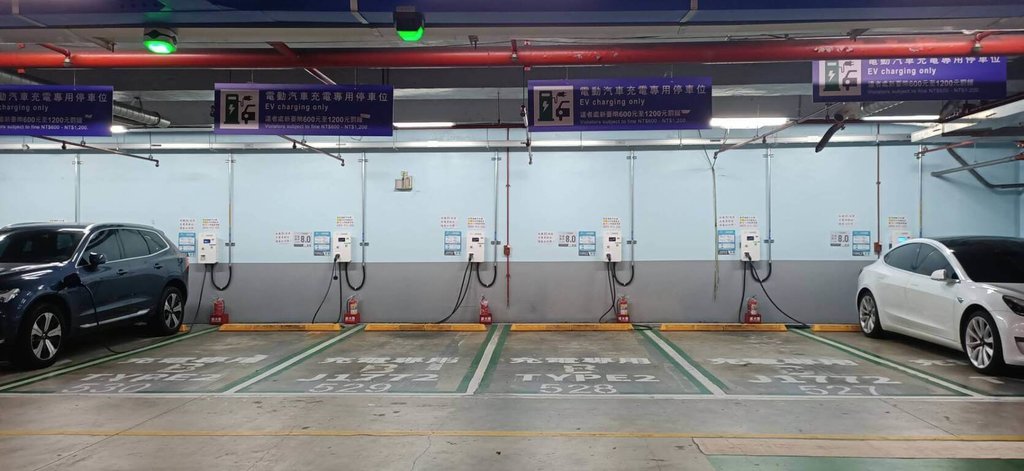 北市交通局指出，公有停車場的電動車充電樁總建置數量達1276樁，為全國第一，目標為今年底達到1600樁。（北市交通局提供）中央社記者陳怡璇傳真 114年4月22日