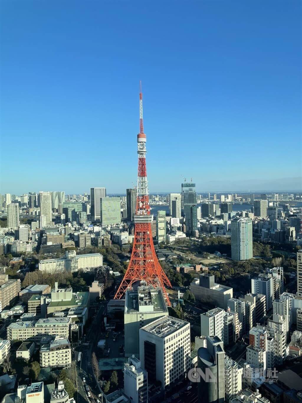 日本政府「綜合創新戰略推動會議」考量國際競相開發核融合發電技術，這次修改戰略內容時，提出的目標為「領先世界的發電驗證」，將在內閣府成立作業小組。（中央社檔案照片）