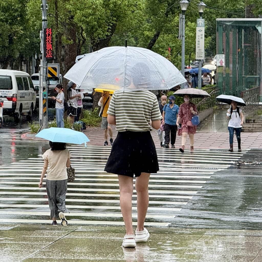 多雲到晴高溫炎熱 大台北地區午後留意雷陣雨
