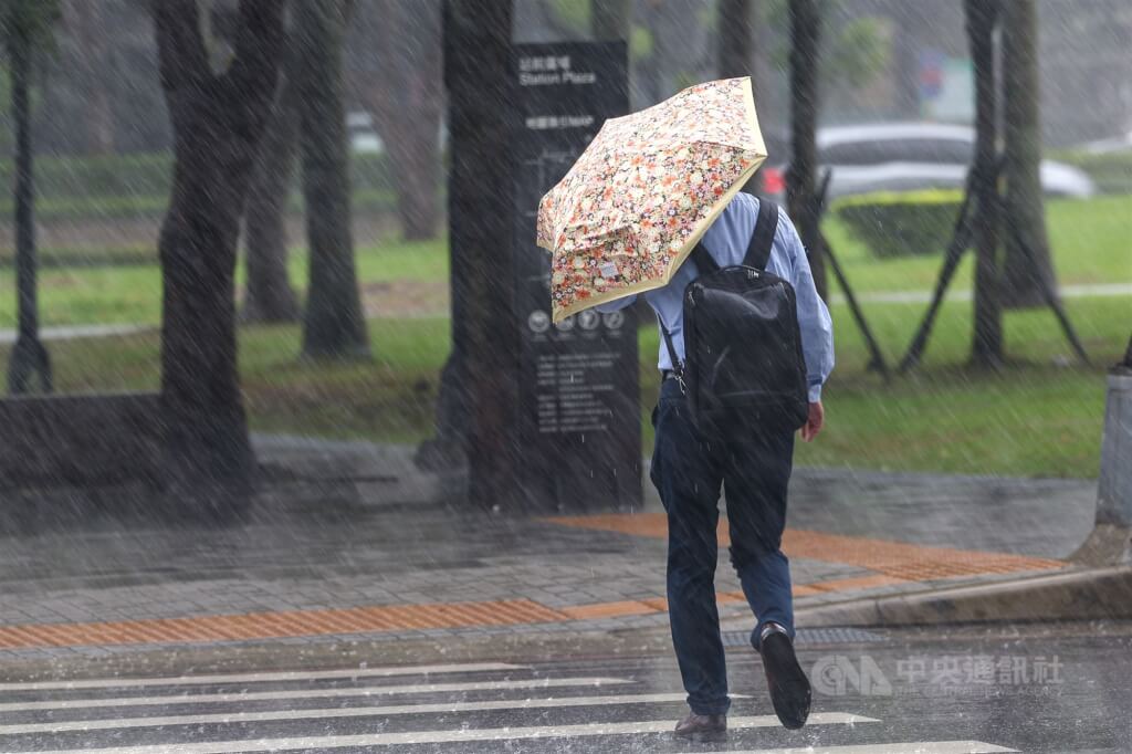 東北季風增強與颱風風神共伴　下週3地防豪雨等級以上降雨