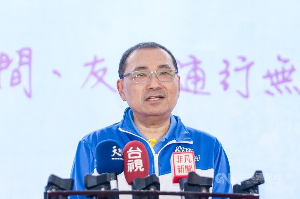 罷免投票前夕冒雨拉票  新北藍綠站街頭拚車掃