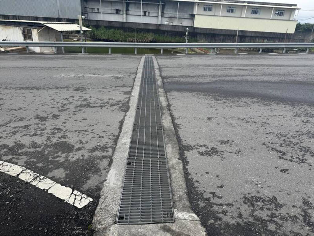 車輪陷格柵摔傷提6700萬國賠　宜縣：符合設計拒賠