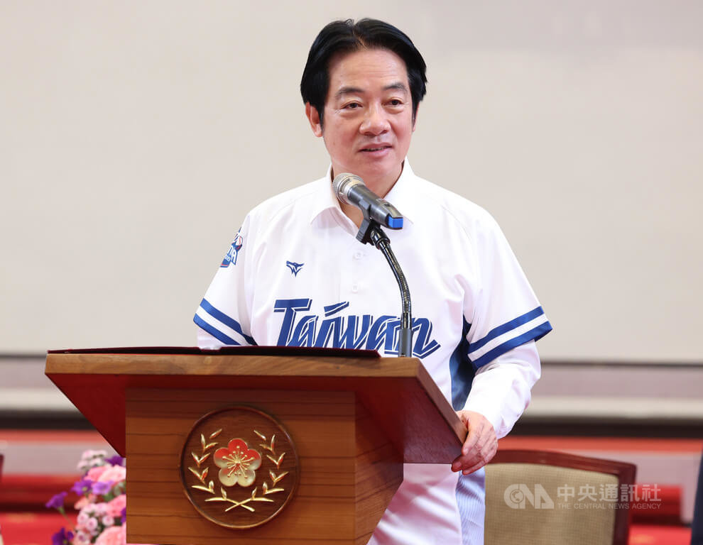 總統接見棒球冠軍隊讚少年英雄　國家因你們閃閃發亮