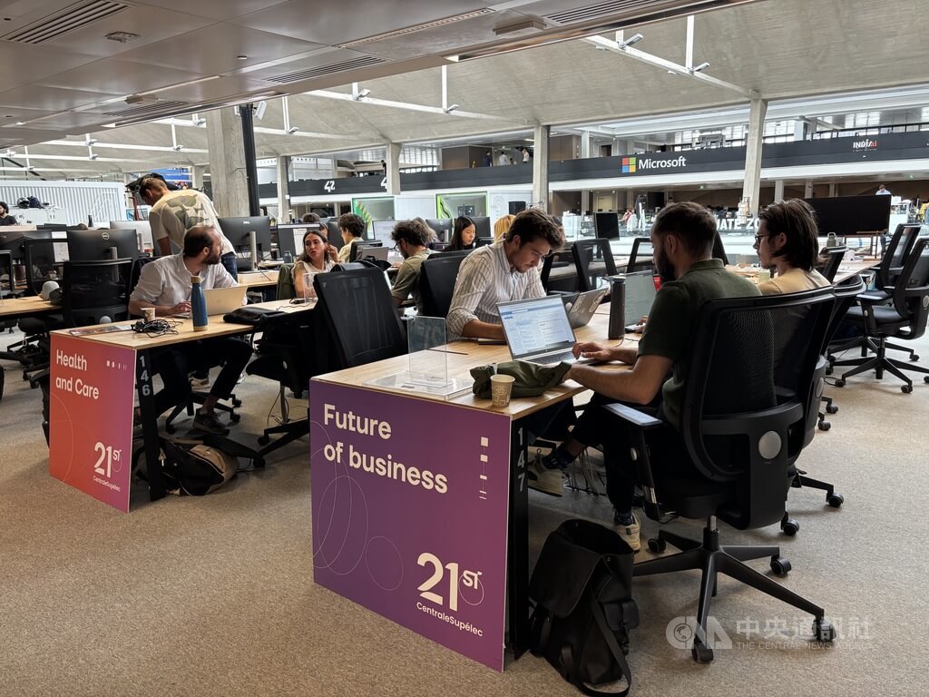 法國孵化器Station F　加速器21st工作區
