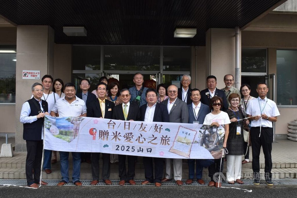 台灣捐米訪問團拜訪防府市立國府中學校