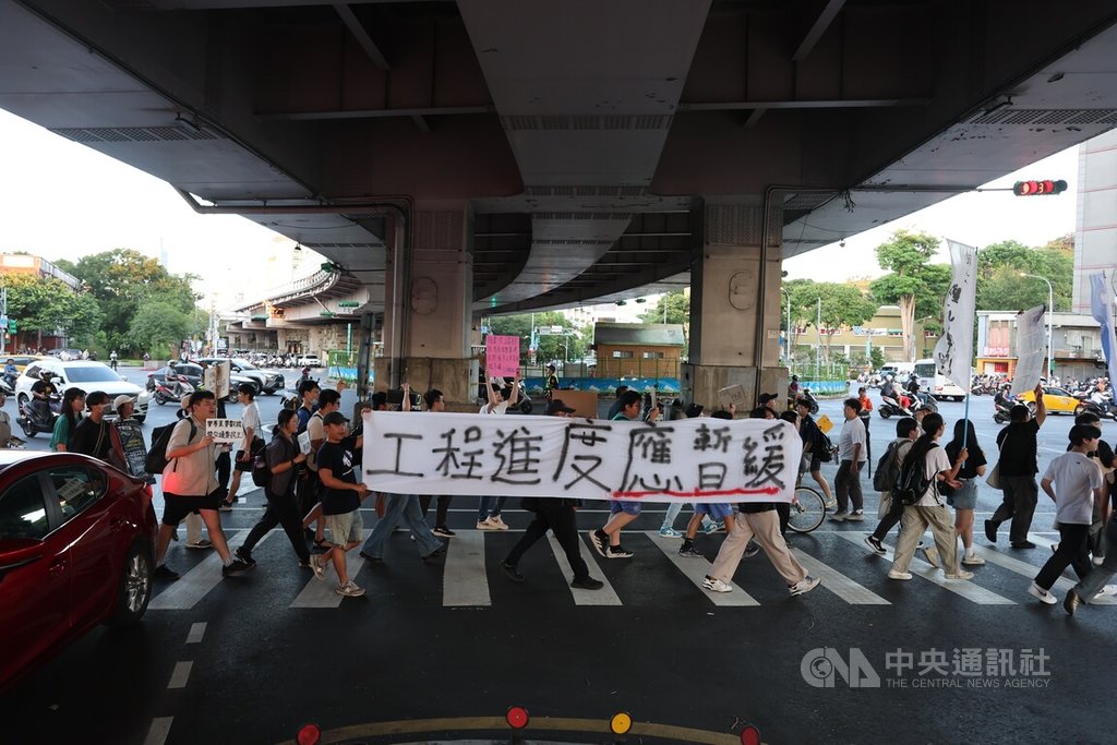 北市將拆公館圓環　學生發動快閃表達不滿（3）