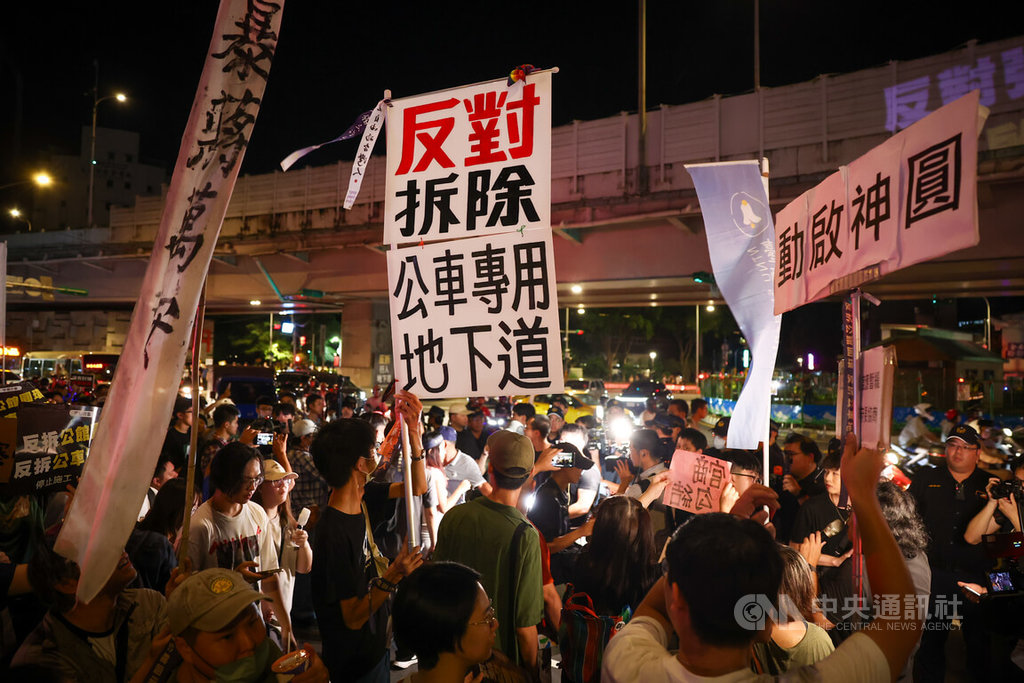 北市公館圓環拆除動工在即　民團走讀抗議（2）