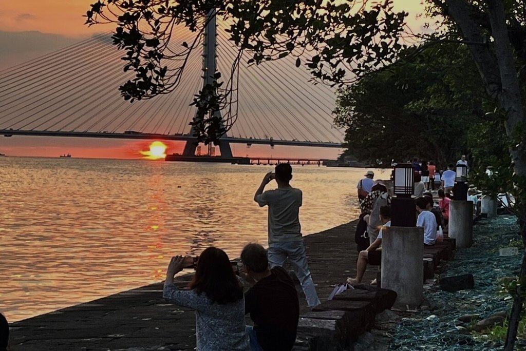 網熱追淡江大橋合龍前夕照美圖（2）