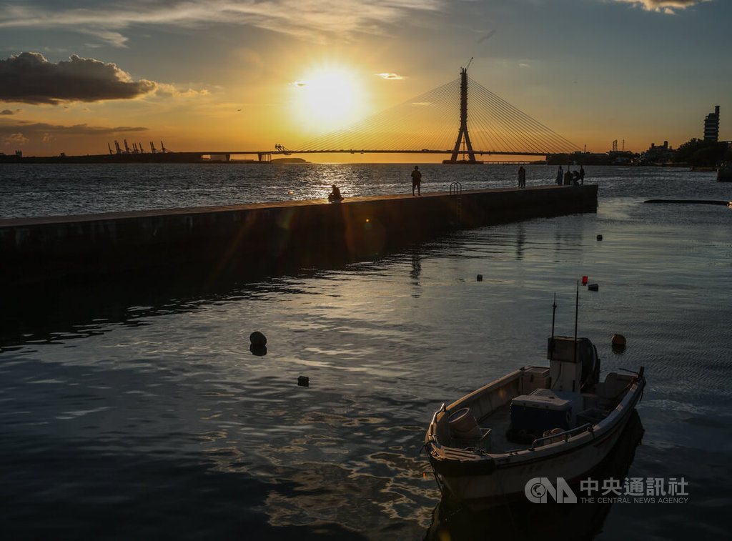 淡江大橋與淡水夕陽美景