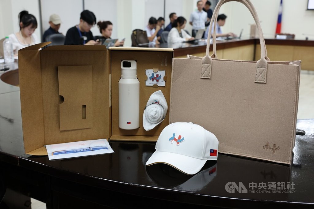 114年國慶禮賓紀念品亮相