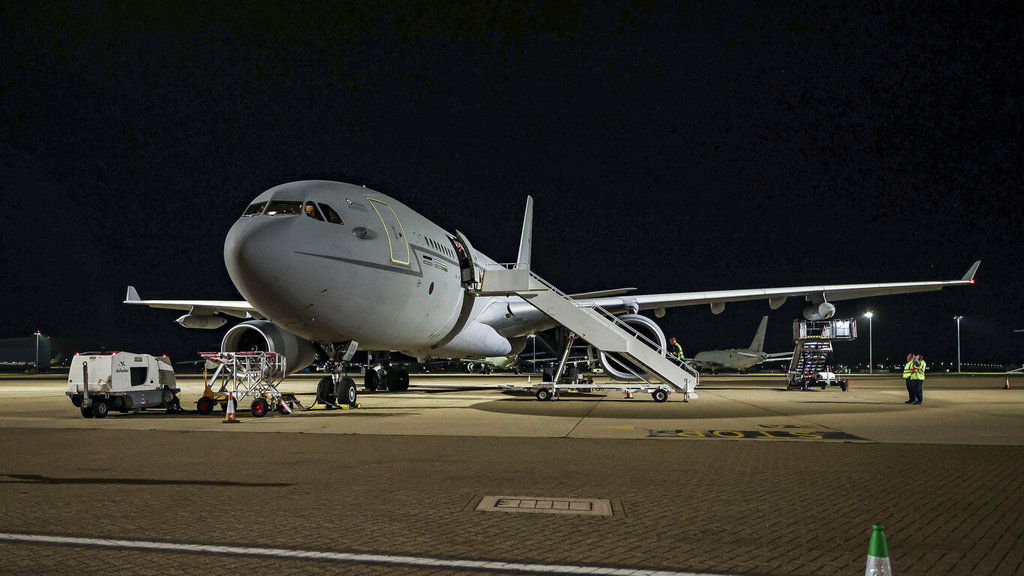 「航海家」空中加油機支援英國空軍颱風戰機波蘭巡防