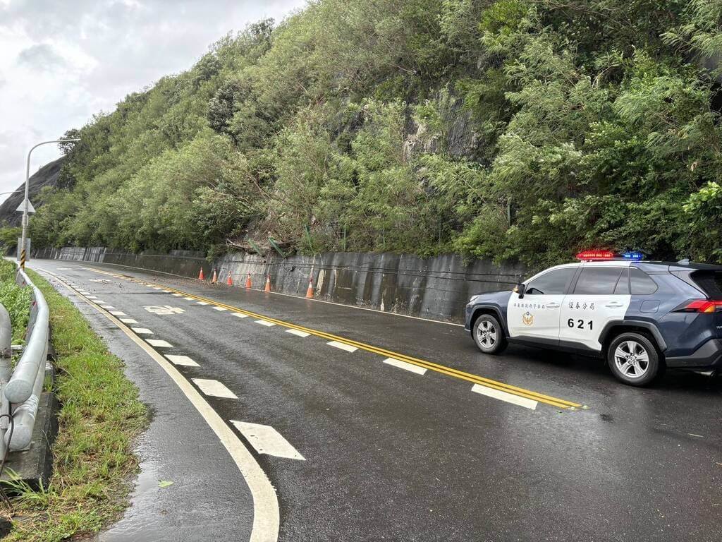 颱風樺加沙影響　車城鄉溫泉路邊坡土石滑落