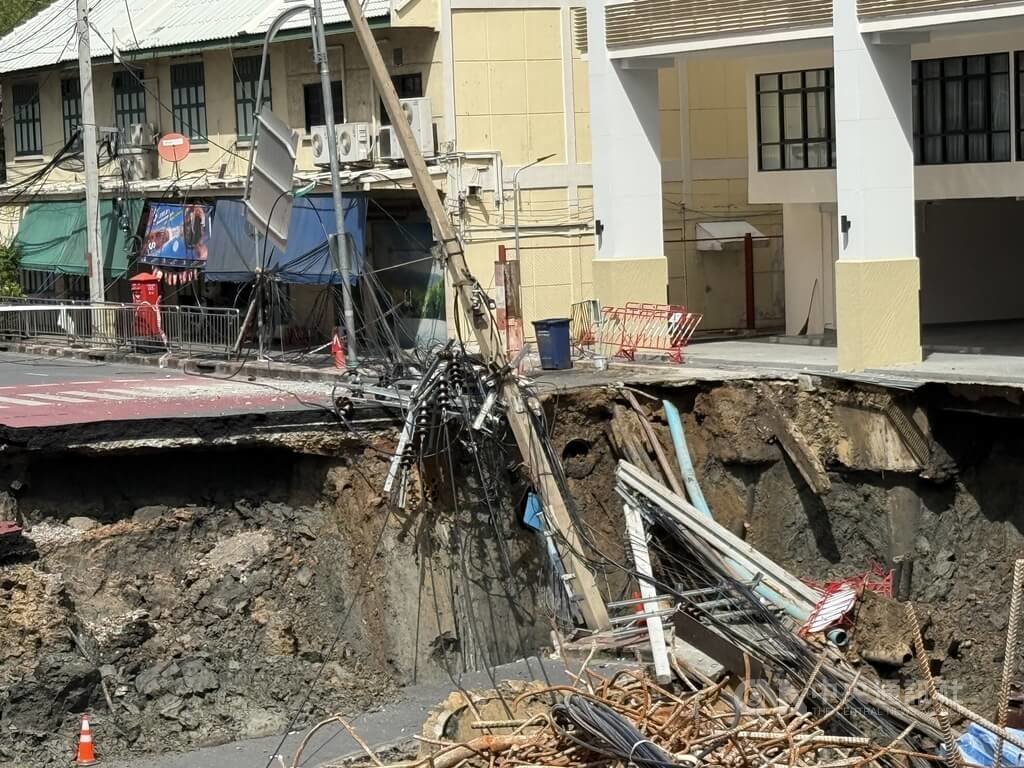 曼谷天坑旁的建築物損毀