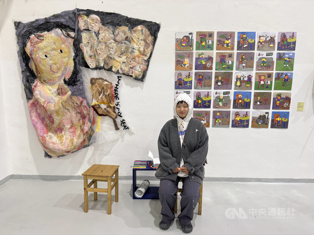 藝術家劉瑞芸作品登捷克插畫節　椅子象徵不同位置