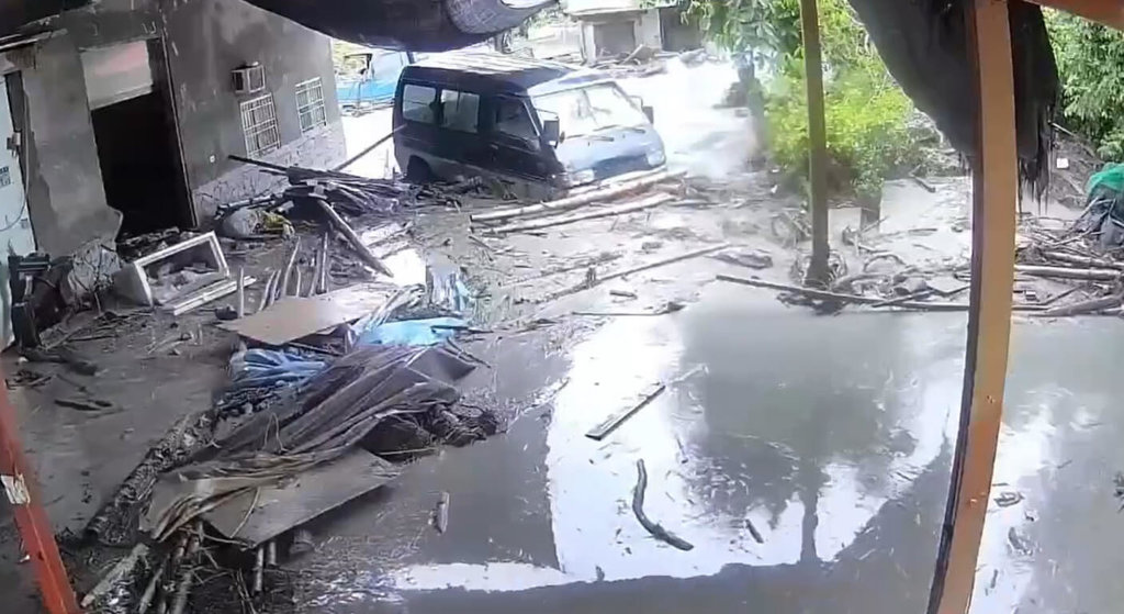 馬太鞍溪堰塞湖溢流釀災　家戶受創車輛遭沖走