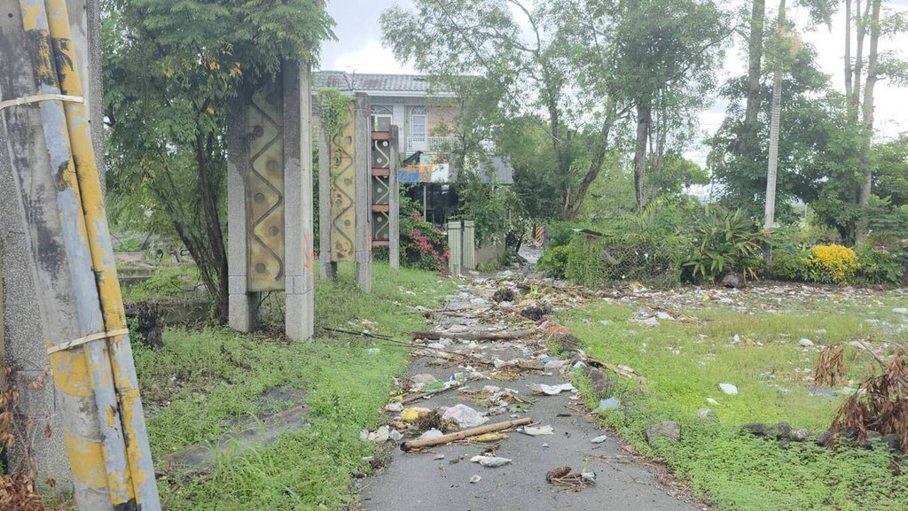 光復垃圾掩埋場垃圾沖進附近村落