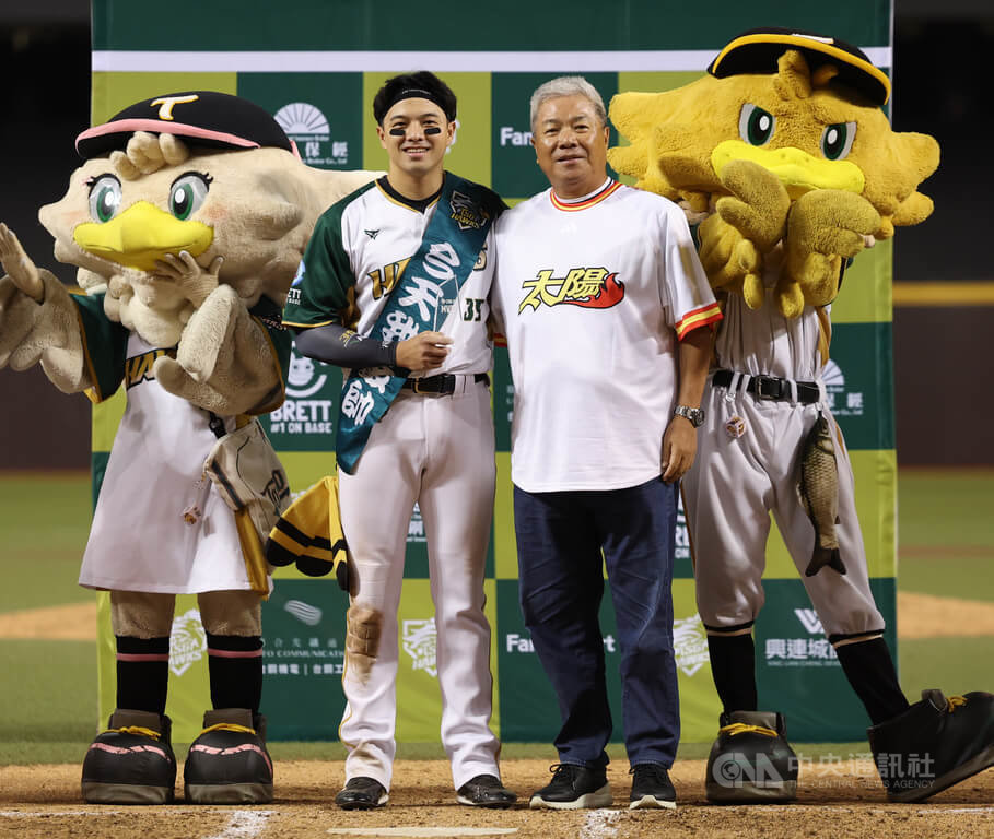 中職雄鷹擊敗桃猿　吳念庭奪MVP（3）