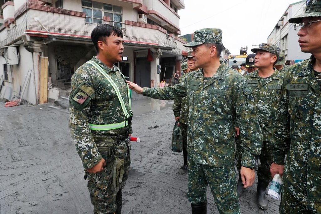 陸軍司令呂坤修慰勉救災官兵辛勞