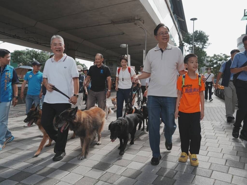 張善政參加桃園寵物嘉年華