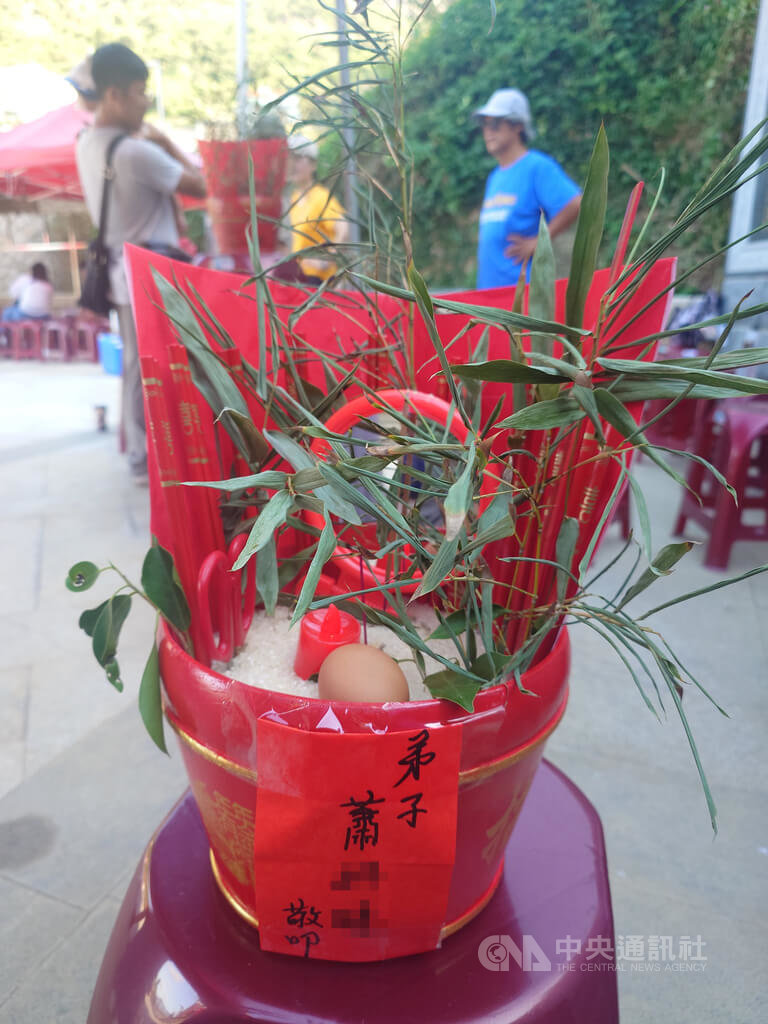 馬祖傳統習俗　持「紅斗」祈福