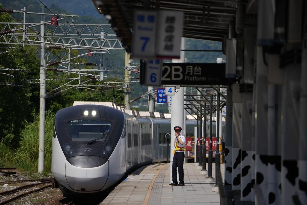 台鐵加開國軍專案列車　助馳援花蓮光復救災