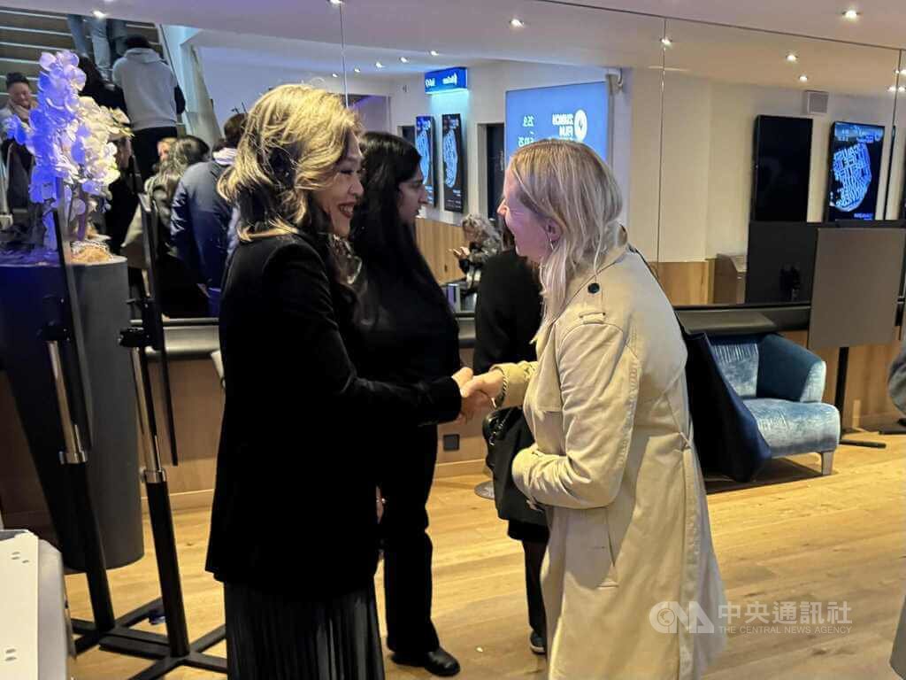 2025蘇黎世影展首映會現場觀眾熱情回應左撇子女孩