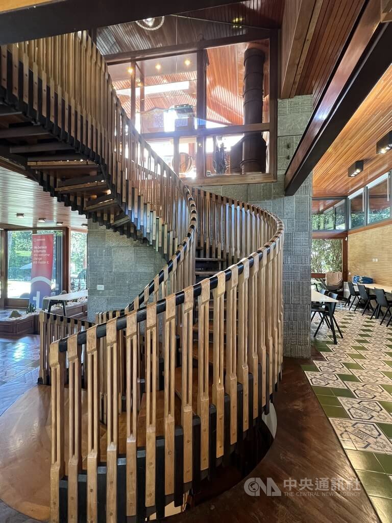 義大利AI翻譯公司建築溫馨 原木營造家的感覺