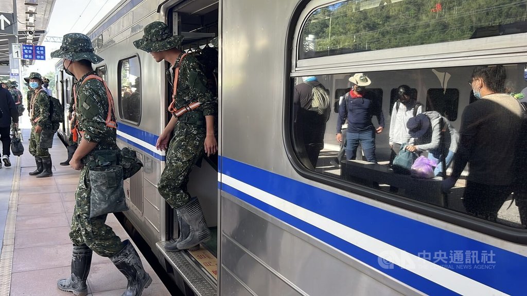 連假首日國軍逾2千兵力投入（2）