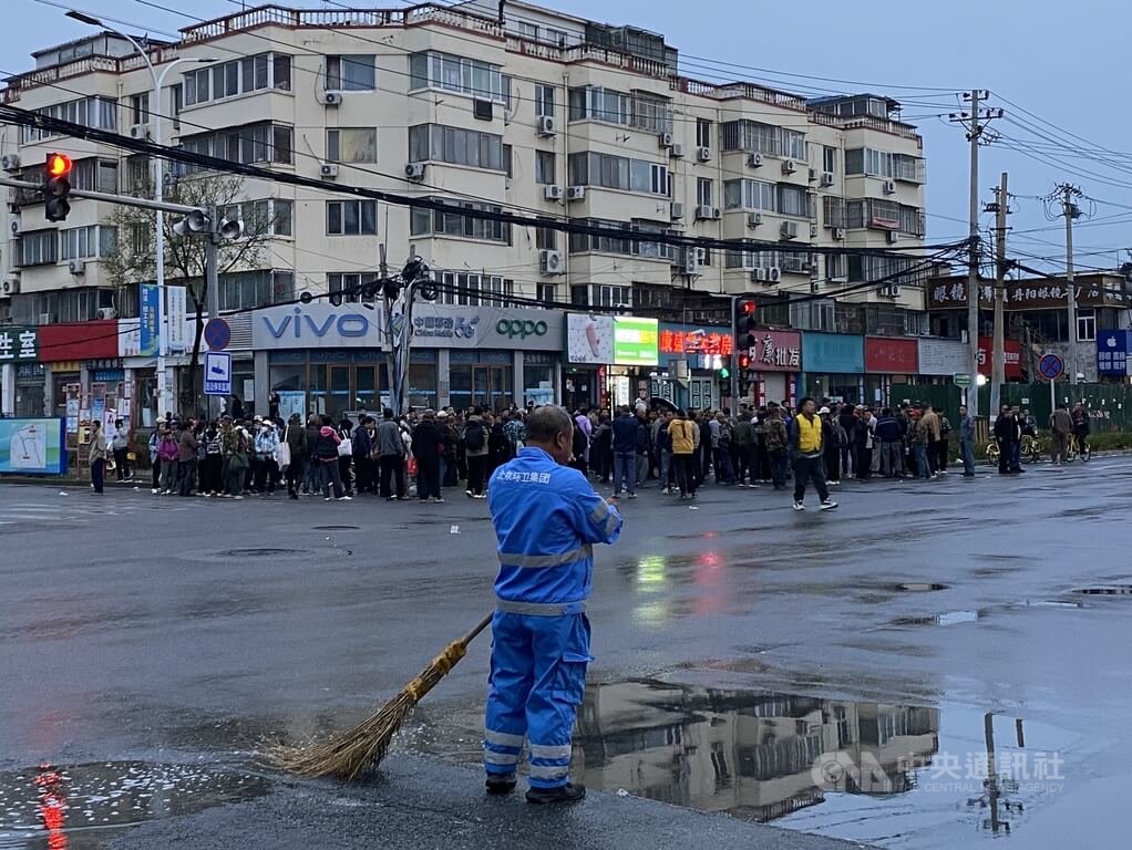北京馬駒橋日結工 聚集在十字路口