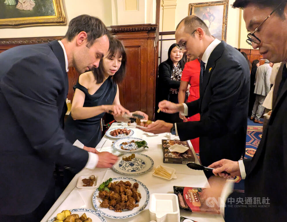 駐英國代表處國慶酒會　供應台灣小吃