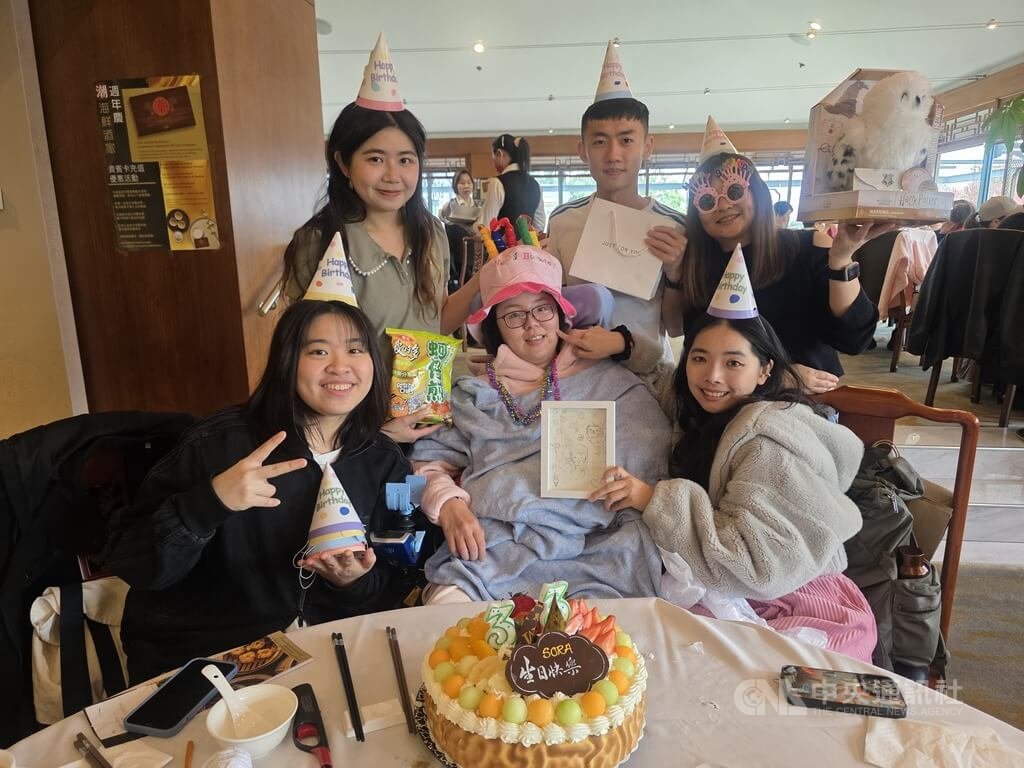 Sora好友陪她過生日