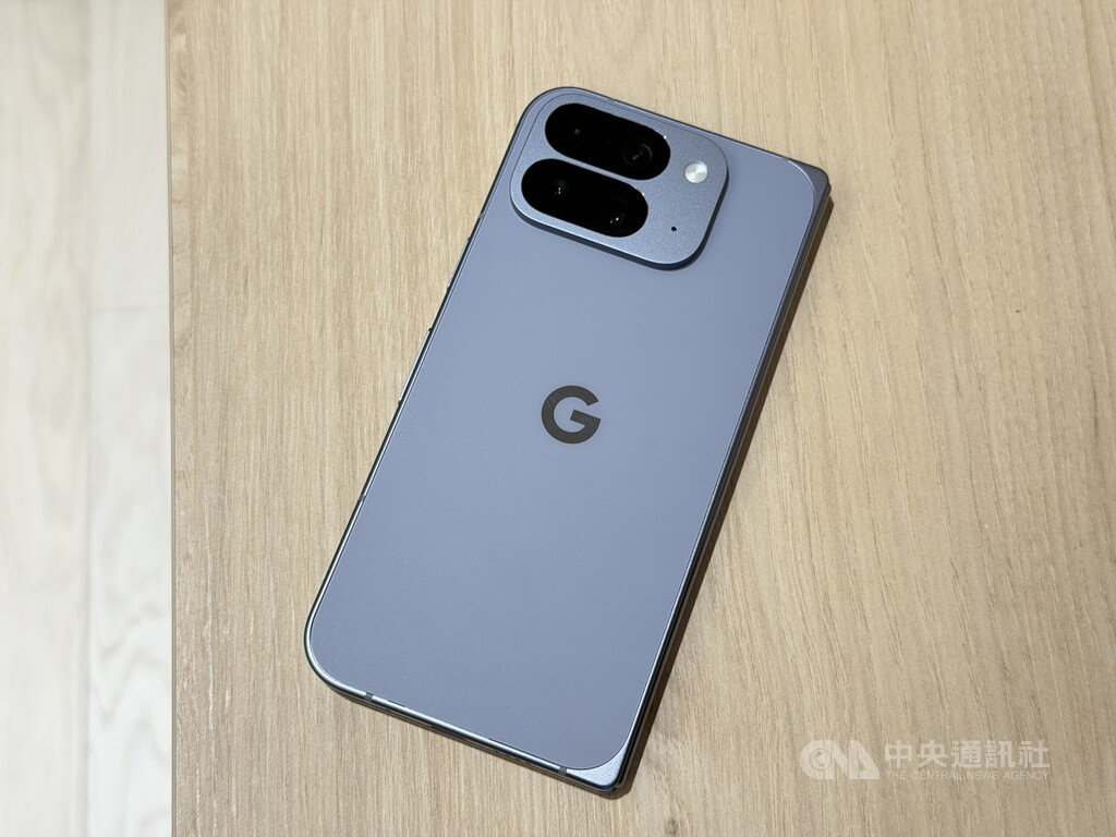 Google折疊機搭載3鏡頭相機