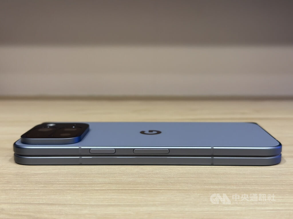 Google折疊機採航太級鋁合金邊框
