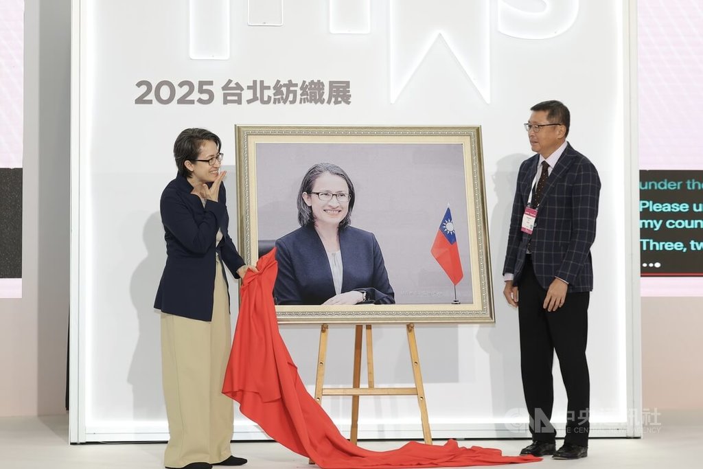 蕭副總統布料肖像畫作