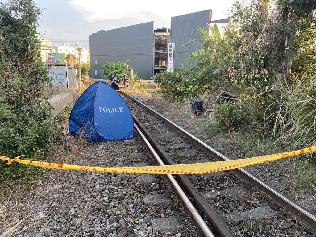 民眾倒臥台鐵內灣支線鐵道旁　警消到場已身亡