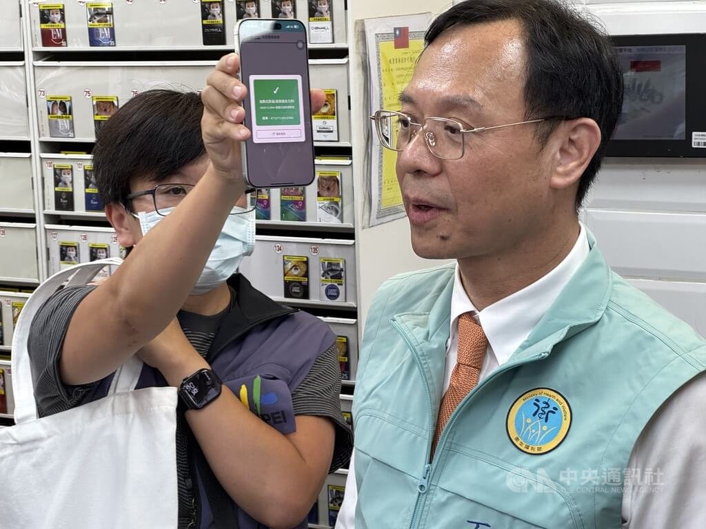 首波合法加熱菸開賣  石崇良帶隊稽查（2）