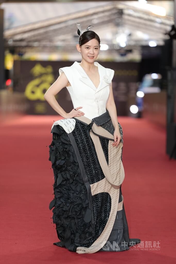 金鐘60星光　曾寶儀盛裝亮相紅毯