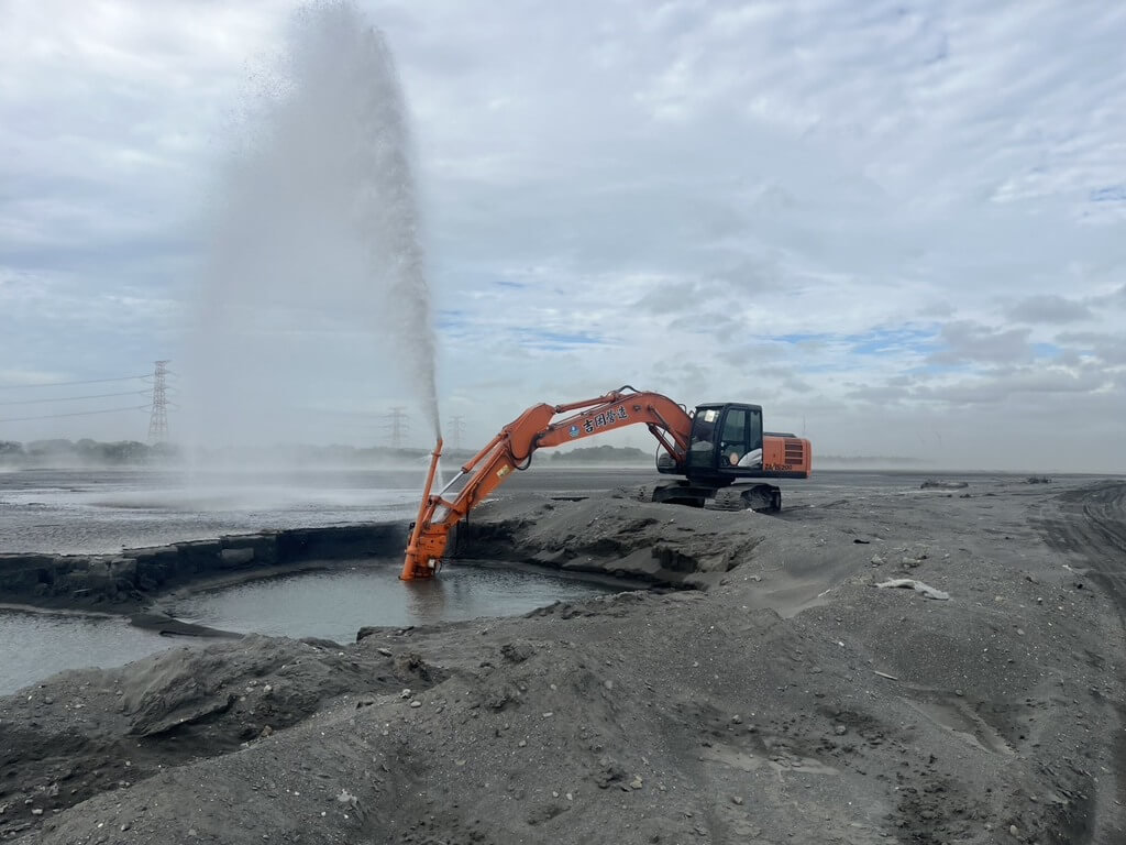 雲林連2天揚塵啟動應變　裸露地灑水抑塵