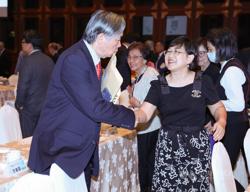 徐佳青出席僑務委員會議閉幕典禮（2）