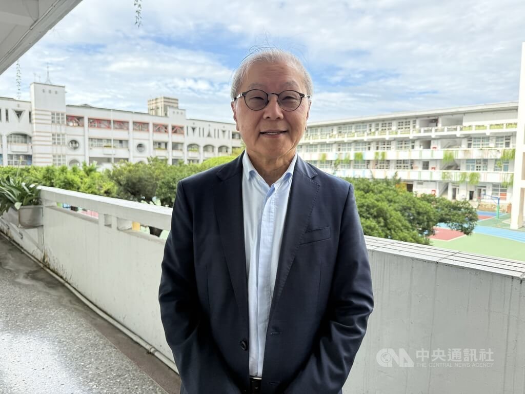 何大一致力研究盼消滅愛滋病毒