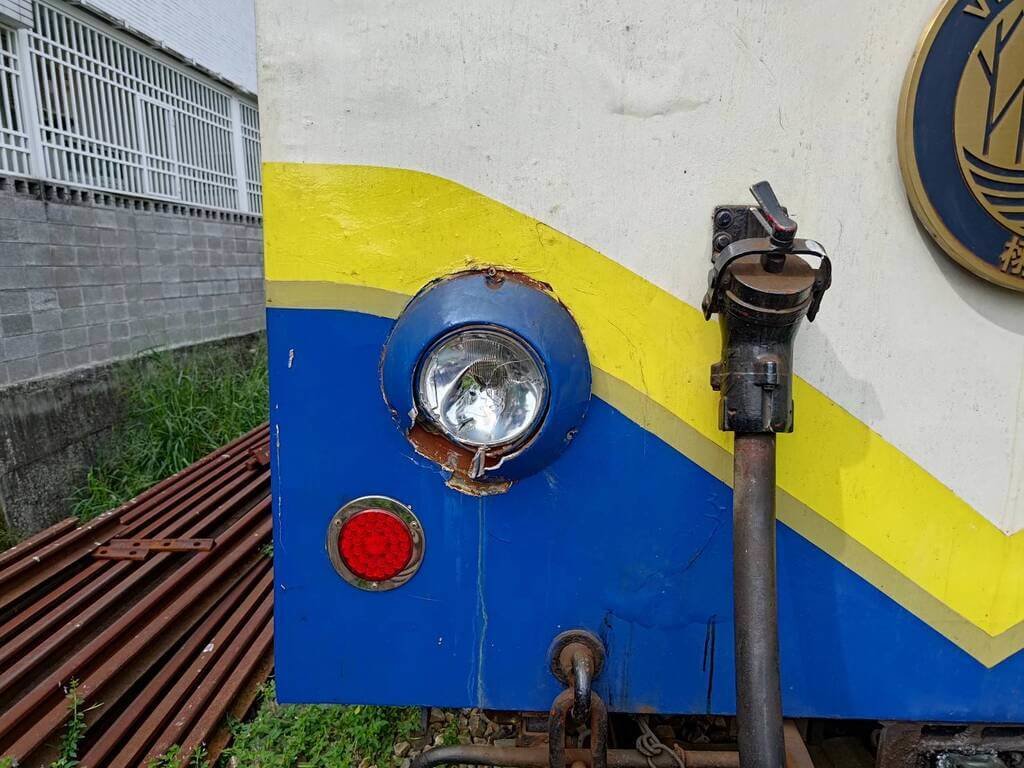 阿里山林鐵栩悅號守車大燈破損